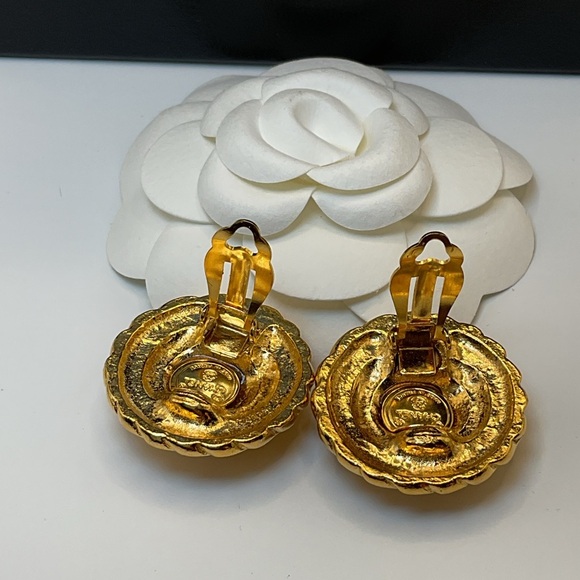 CHANEL Gold Spiral Earrings - Picture 4 of 10